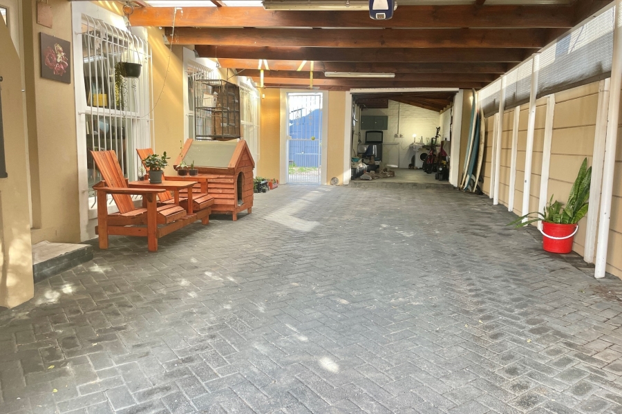 To Let 3 Bedroom Property for Rent in Strandfontein Western Cape